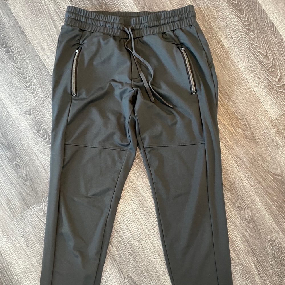 Beautiful athleta olive joggers.